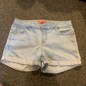 Size large. Wax Jean shorts. Light blue